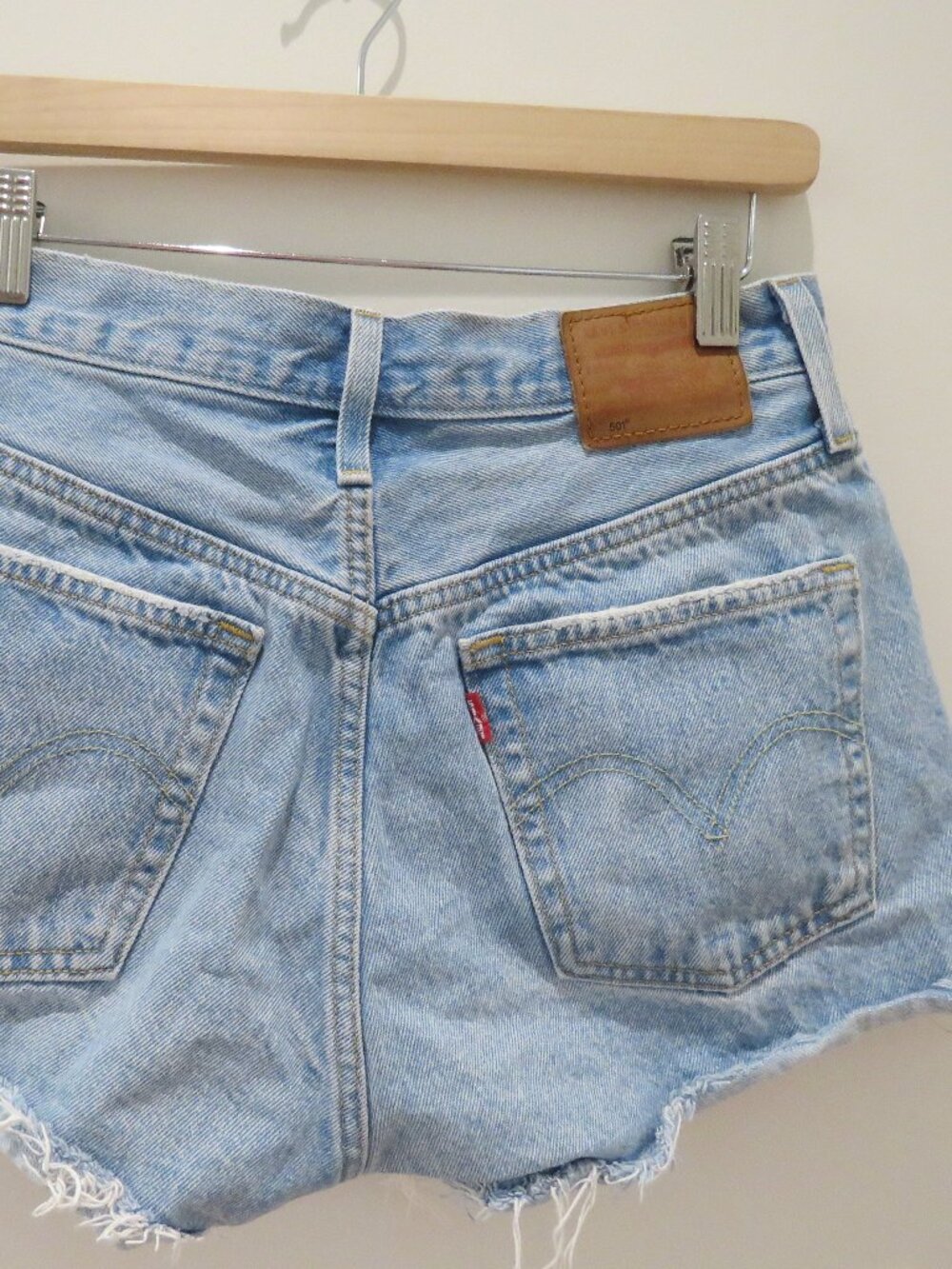 LEVI'S 501® Original Fit High Rise Women's Shorts 28 Ojai Light Stone Light Wash - Picture 12 of 15
